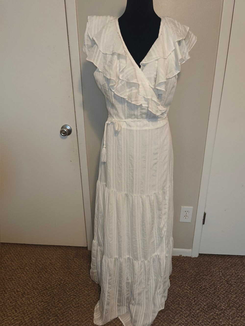 Ruffle Tiered Maxi Dress Sz M Vici White Rayon EUC Wrap Adjustable